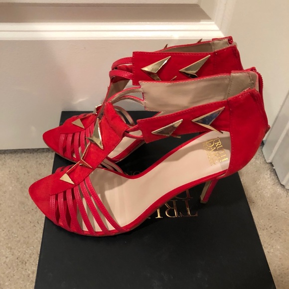 Preowned pair of red shoes - Picture 2 of 5